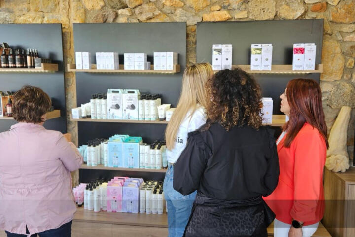 AegeanNews - Ένα ευχάριστο σαββατιάτικο πρωινό, με τη γνωριμία των νέων προϊόντων της Pandrosia!