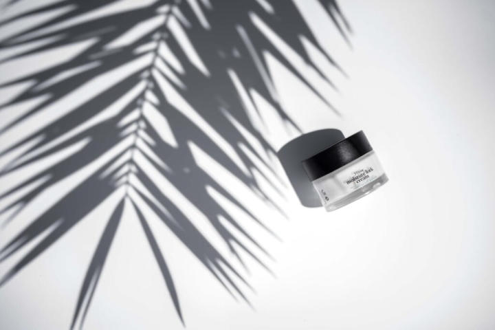 H 24ωρη ενυδατική κρέμα της pandrosia με βιολογική αλόη προσφέρει μια σούπερ γλυκιά αίσθηση φρεσκάδας. By Efi Anesti